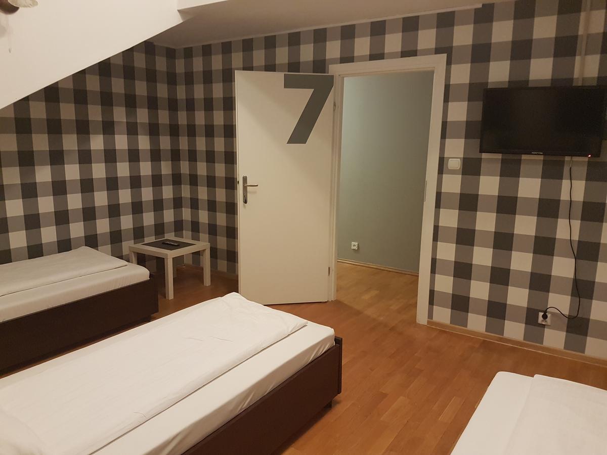 Duszka Hostel Варшава Экстерьер фото